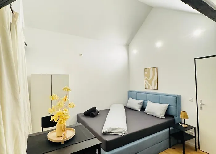 Διαμέρισμα Comfortable Private In A 5-bedroom Close To The Train Station