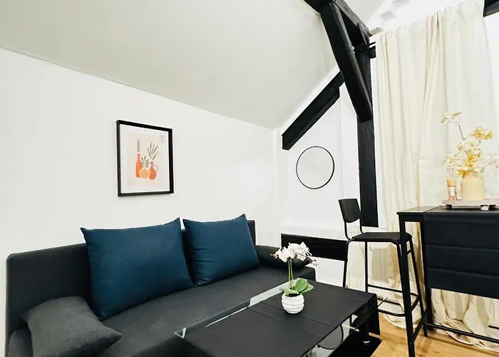 Comfortable Private In A 5-bedroom Close To The Train Station *