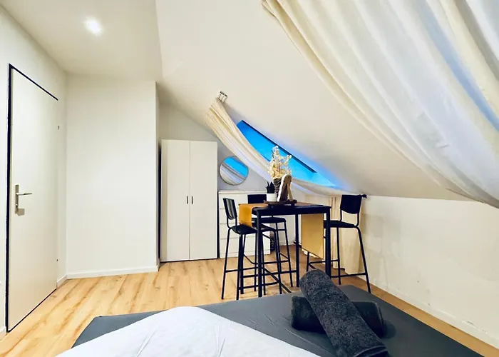 Comfortable Private In A 5-bedroom Close To The Train Station *