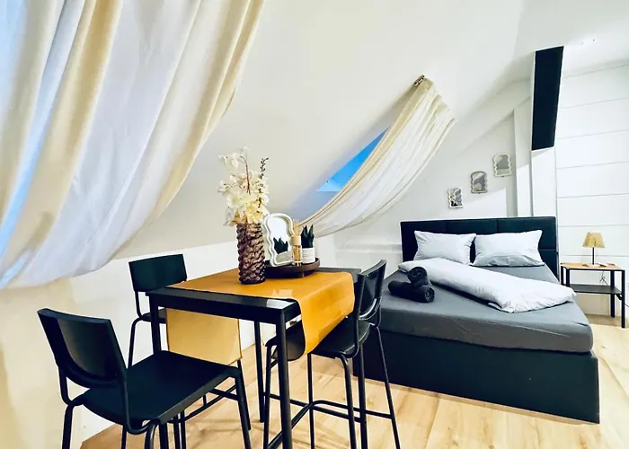 Comfortable Private In A 5-bedroom Close To The Train Station Διαμέρισμα