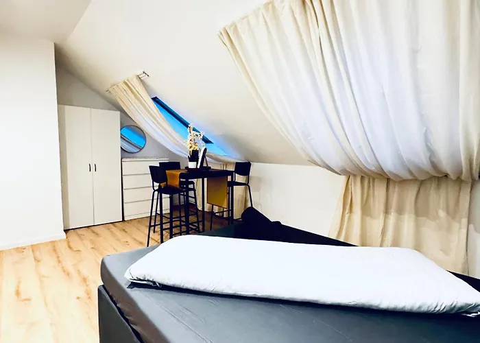 Apartman Comfortable Private In A 5-bedroom Close To The Train Station *