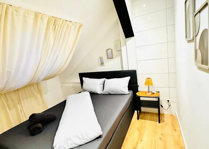 Comfortable Private In A 5-bedroom Close To The Train Station Apartman Bécs