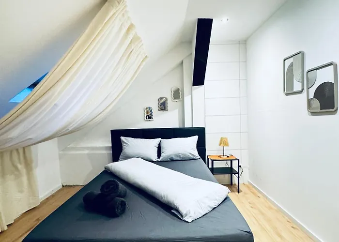 Comfortable Private In A 5-bedroom Close To The Train Station *