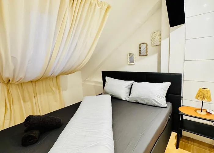 Comfortable Private In A 5-bedroom Close To The Train Station Bécs
