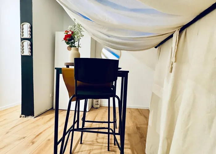 Comfortable Private In A 5-bedroom Close To The Train Station Apartman