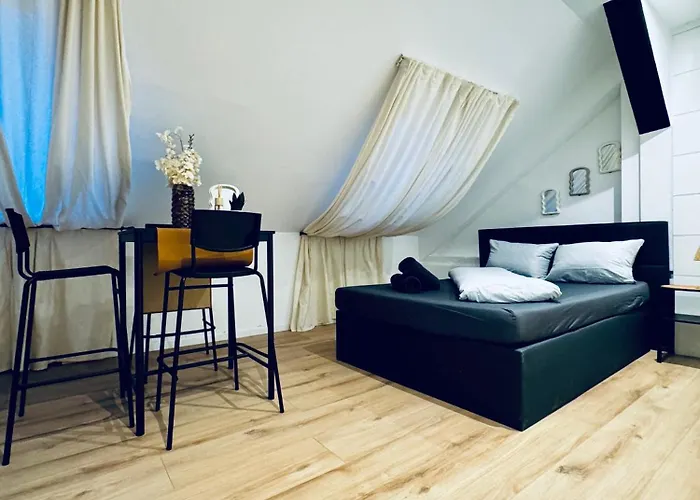 Διαμέρισμα Comfortable Private In A 5-bedroom Close To The Train Station