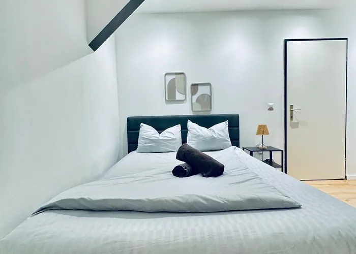 Comfortable Private In A 5-bedroom Close To The Train Station Apartman Bécs