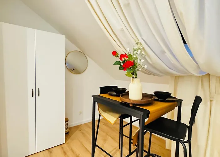 Comfortable Private In A 5-bedroom Close To The Train Station Διαμέρισμα *