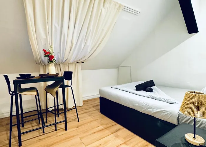 Διαμέρισμα Comfortable Private In A 5-bedroom Close To The Train Station *
