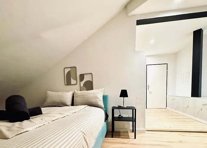 Apartman Comfortable Private In A 5-bedroom Close To The Train Station *