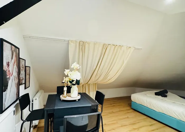 Comfortable Private In A 5-bedroom Close To The Train Station Bécs