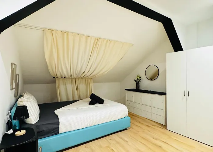 Comfortable Private In A 5-bedroom Close To The Train Station Διαμέρισμα