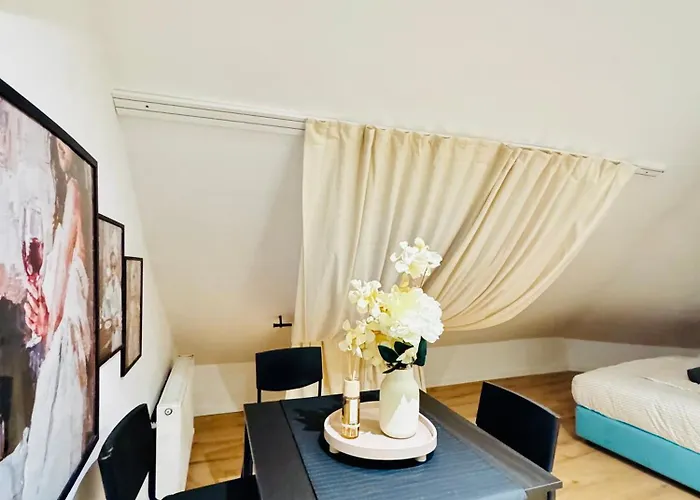 Comfortable Private In A 5-bedroom Close To The Train Station *