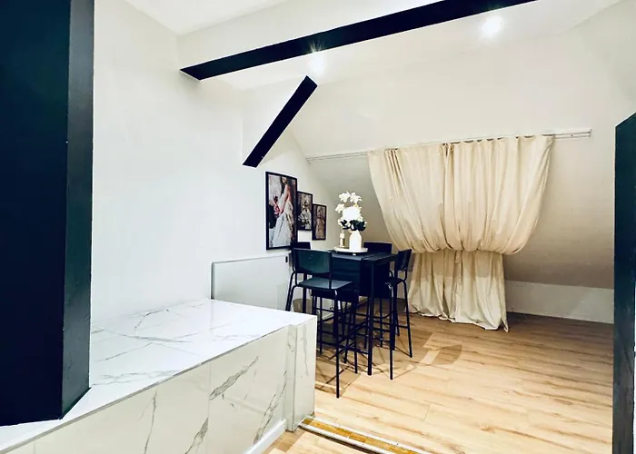 Apartman Comfortable Private In A 5-bedroom Close To The Train Station *