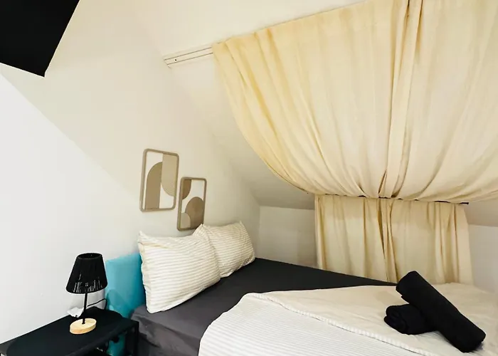 Comfortable Private In A 5-bedroom Close To The Train Station Apartman Bécs