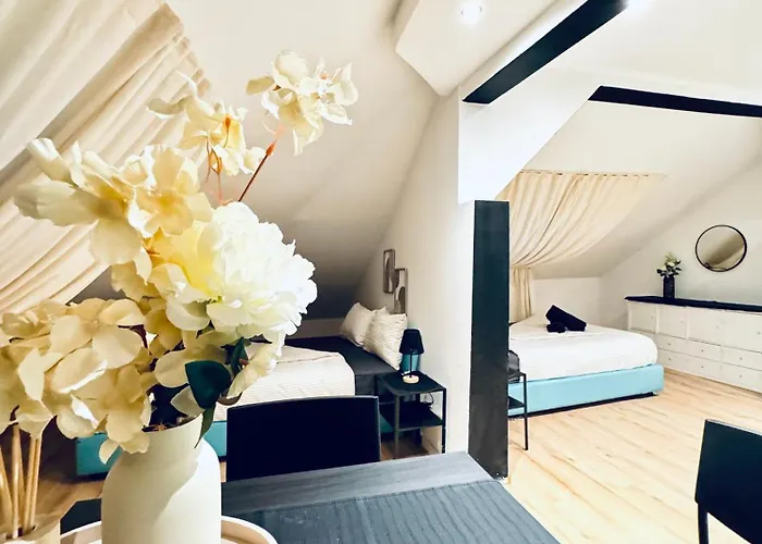 Comfortable Private In A 5-bedroom Close To The Train Station *