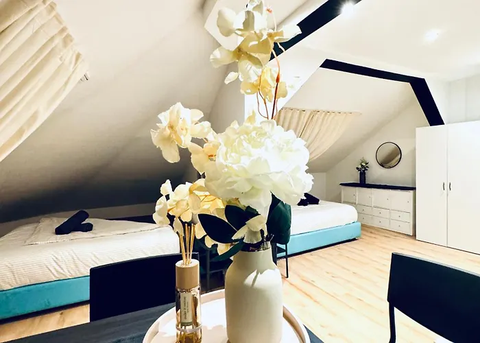 Comfortable Private In A 5-bedroom Close To The Train Station Bécs