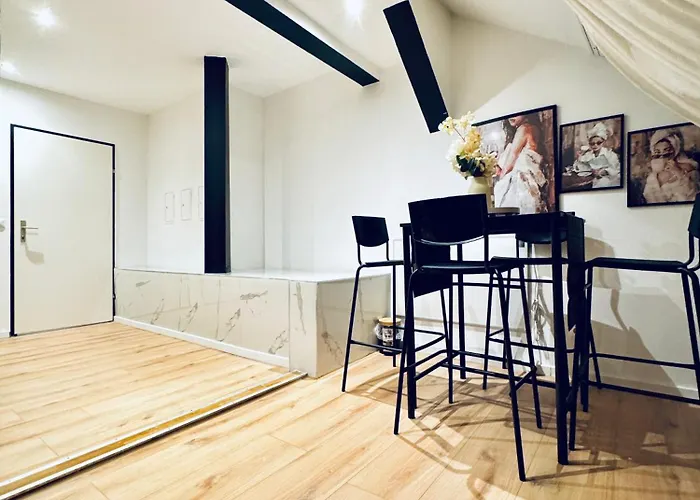 Comfortable Private In A 5-bedroom Close To The Train Station Apartman