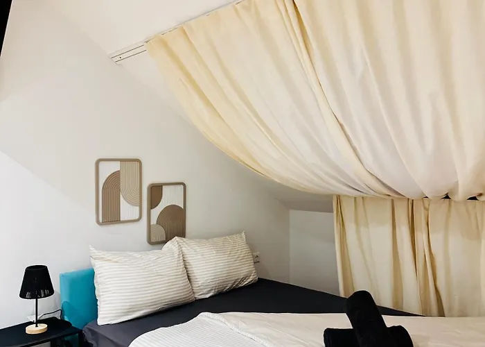 Apartman Comfortable Private In A 5-bedroom Close To The Train Station *