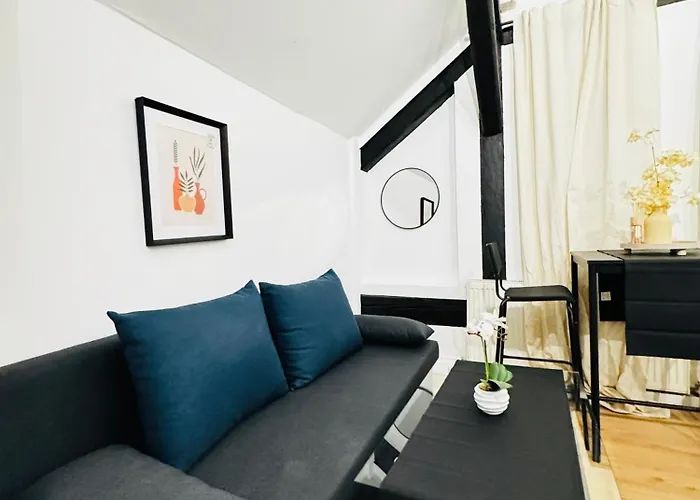 Apartman Comfortable Private In A 5-bedroom Close To The Train Station