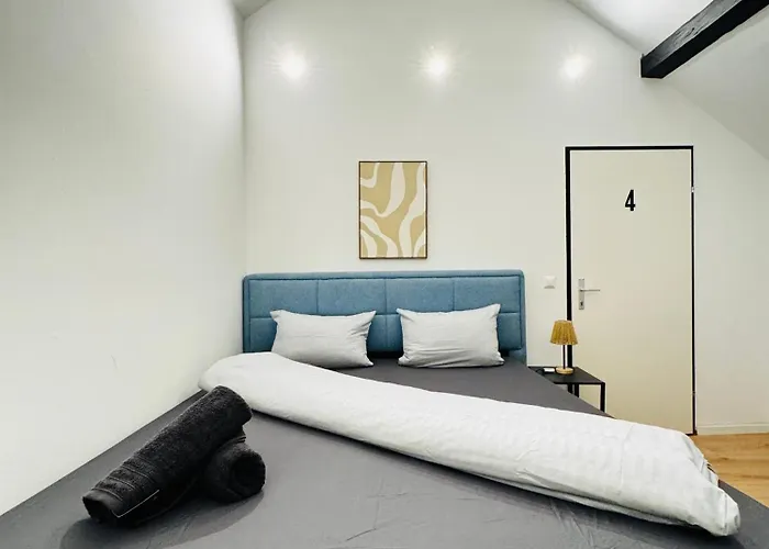 Comfortable Private In A 5-bedroom Close To The Train Station *