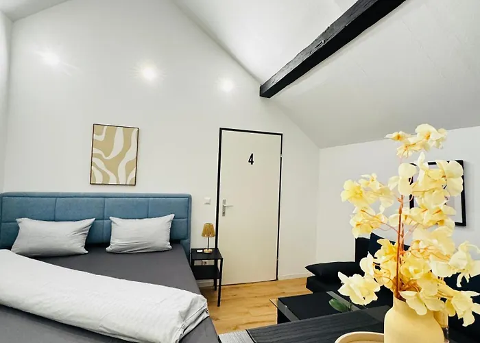 Comfortable Private In A 5-bedroom Close To The Train Station