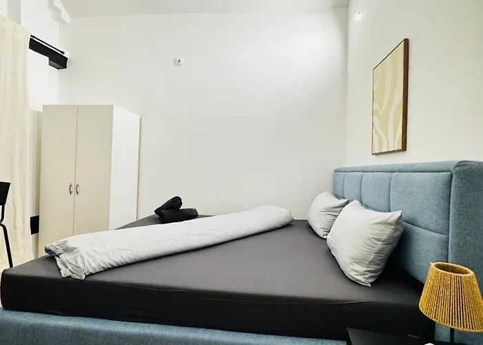 Comfortable Private In A 5-bedroom Close To The Train Station Apartman