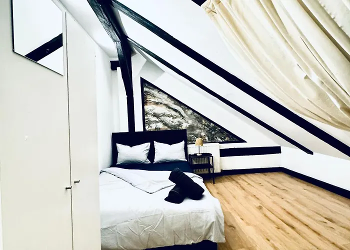 Apartman Comfortable Private In A 5-bedroom Close To The Train Station