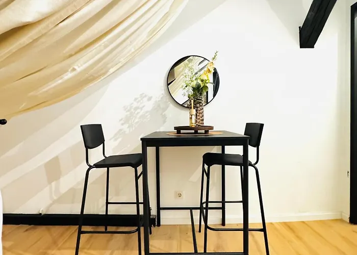 Διαμέρισμα Comfortable Private In A 5-bedroom Close To The Train Station
