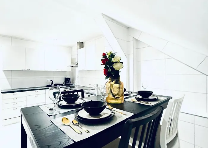 Comfortable Private In A 5-bedroom Close To The Train Station *