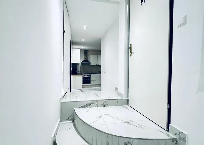 Comfortable Private In A 5-bedroom Close To The Train Station Διαμέρισμα *