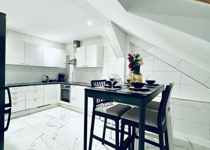 Comfortable Private In A 5-bedroom Close To The Train Station * Bécs