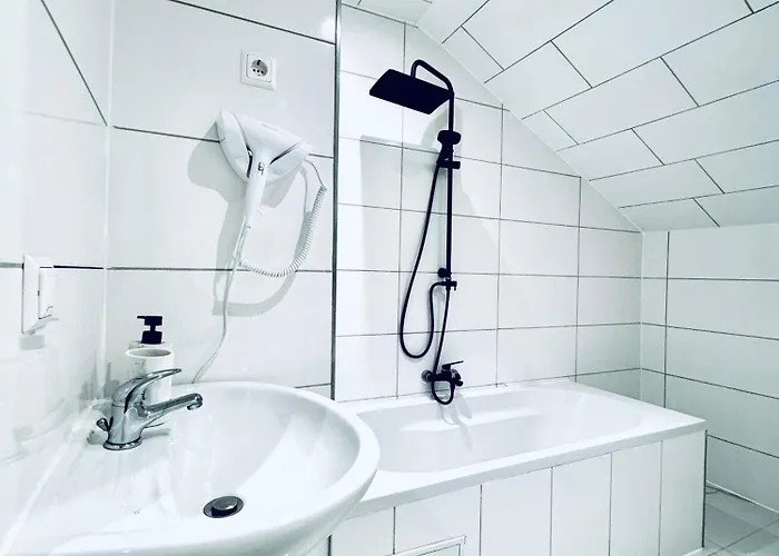 Comfortable Private In A 5-bedroom Close To The Train Station Διαμέρισμα *