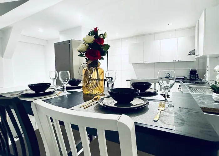 Comfortable Private In A 5-bedroom Close To The Train Station Apartman