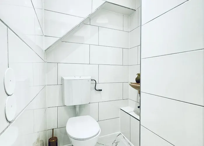 Comfortable Private In A 5-bedroom Close To The Train Station *